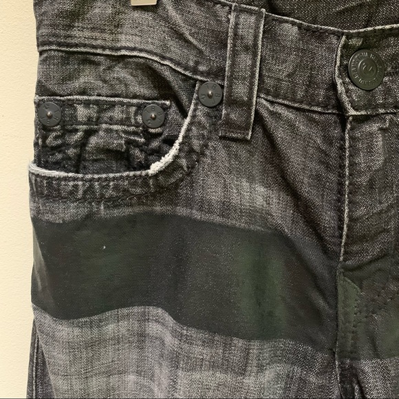 True Religion Men's Geno Relaxed Slim Faded Black Denim Shorts - Picture 2 of 10